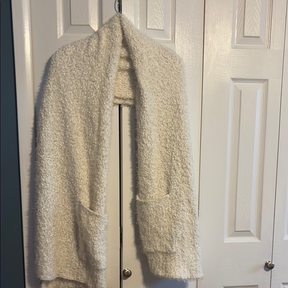 Soma white shoulder wrap shawl with pockets one size NWOT